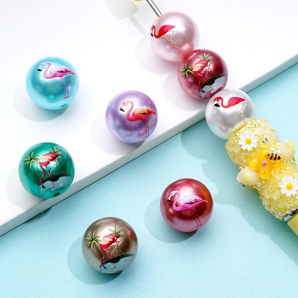 光沢のある光沢のあるフラミンゴデザインの丸型アクリルビーズ、16mm、ランダムミックス