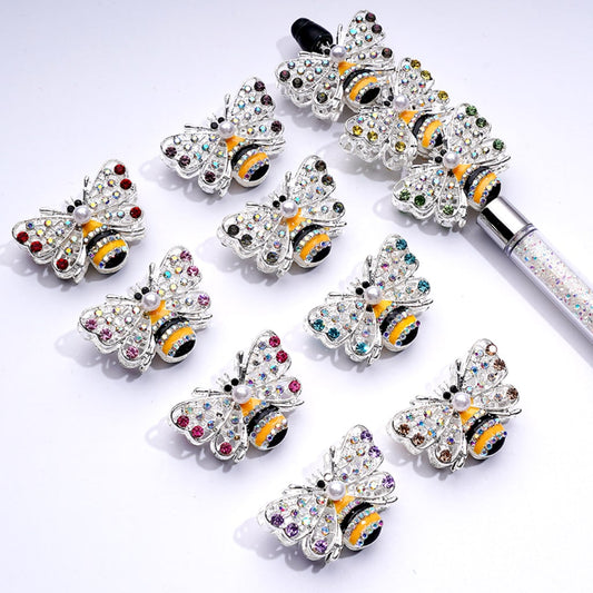 絶妙なファンシーシルバー合金のかわいいビービーズ、ミニABとマルチカラーの光沢のあるラインストーン、ホワイトパール付き、約32×23MM、ランダムミックス