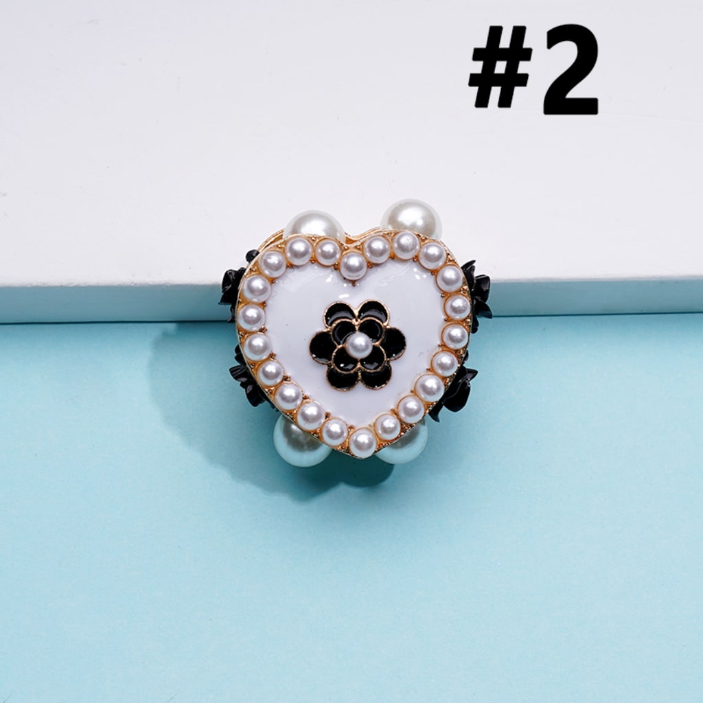 ファンシーで精巧なゴールド合金ハート、ホワイトパール、ブラック&パープルフラワー、粘土ビーズ、約22×21MM