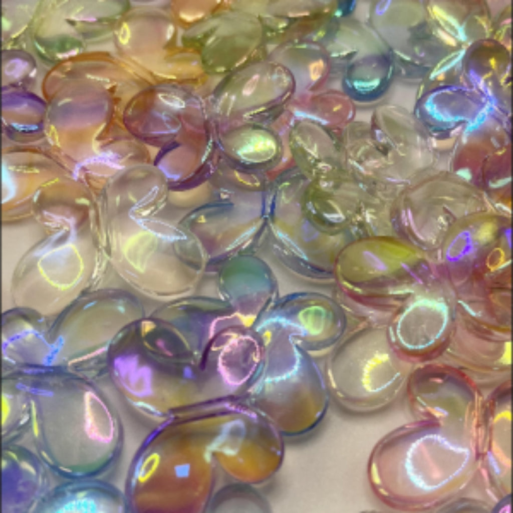 光沢のあるシースルーアクリルビーズ、かわいい蝶の形、UV仕上げ、10mm×17mm