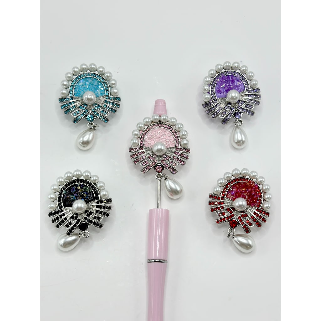 キラキラ輝くシルバーカラー合金フラワー、吊り下げパール、バタフライハート、ダイヤモンドミニラインストーン、クレイビーズ、ランダムミックス、全長約58MM