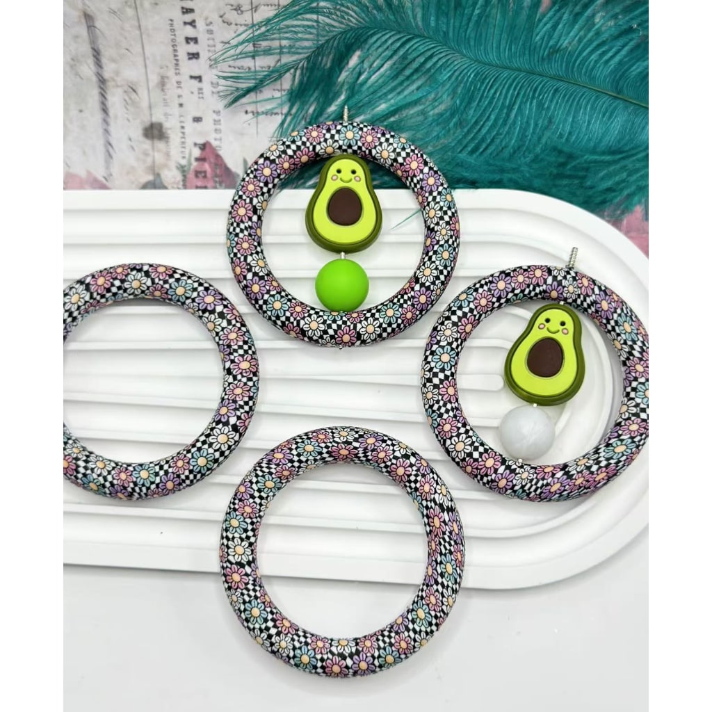 小さくてかわいい花柄の白黒チェック柄シリコンリングフレームビーズサークルラウンドソフトカーハンガーチャームループ65mm