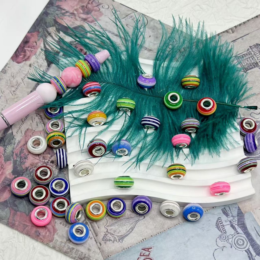 繊細なレインボーマルチカラーストライプホイールアバカスアクリルビーズ、大きな穴付き、ランダムミックス、14MM