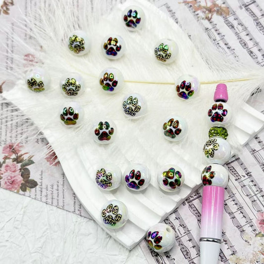 UV仕上げ かわいい足跡柄 ホワイト ラウンドアクリルビーズ ランダムミックス 16mm