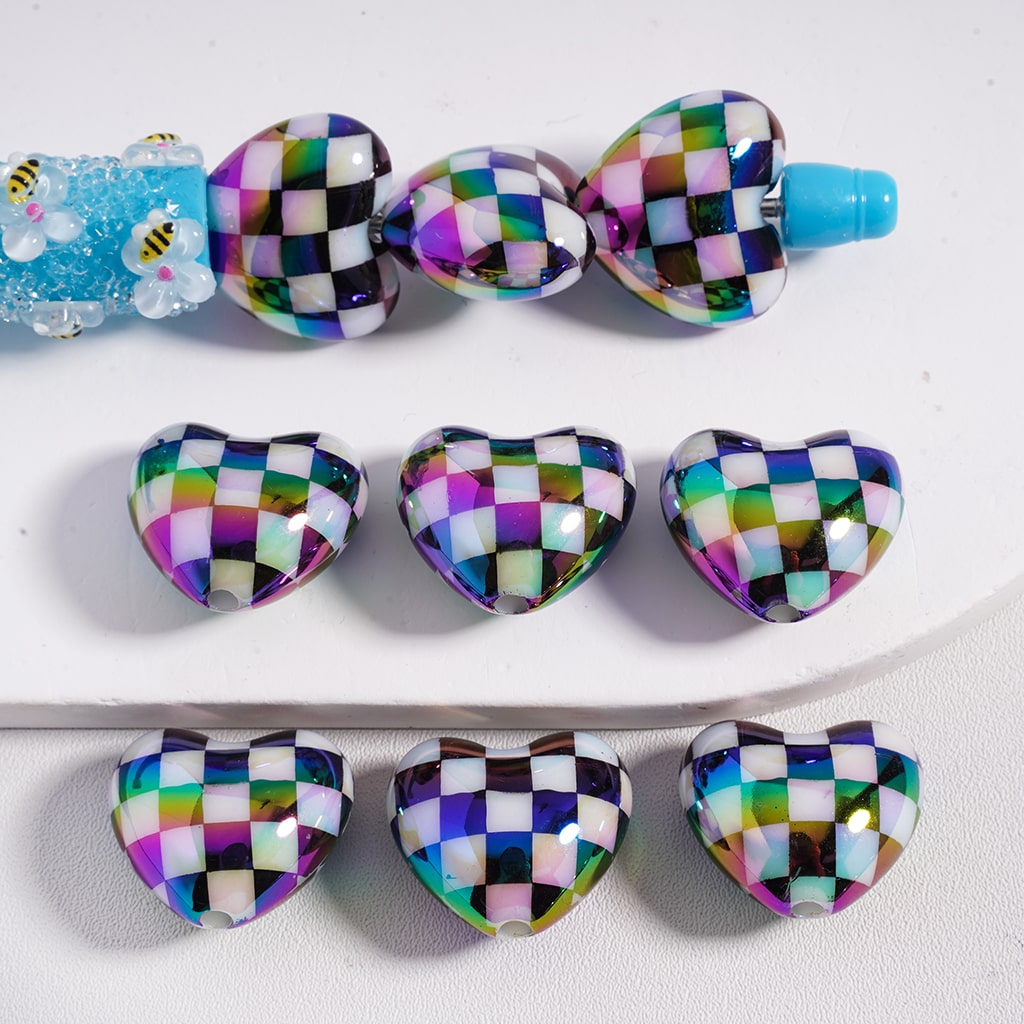 チェック柄のハートアクリルビーズ、WQ