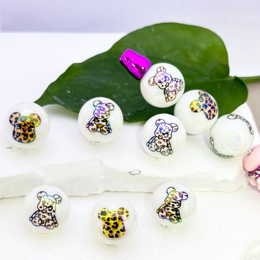 UV仕上げ ジャガープリントベア ホワイト ラウンドアクリルビーズ 16MM