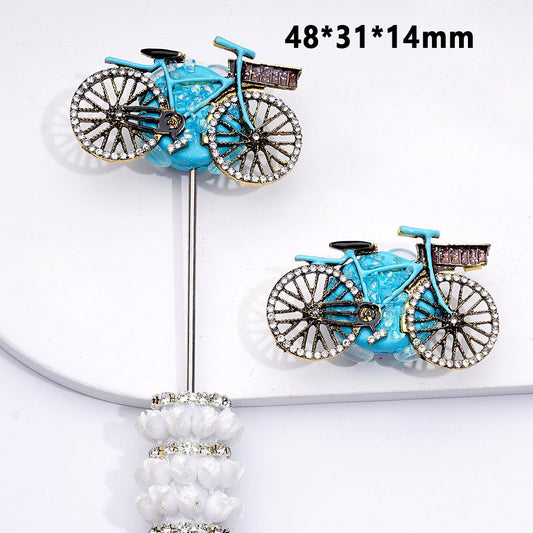 繊細なファンシーゴールド合金バイク、光沢のあるラインストーン、かわいいハート、ホワイトパール、ラウンドクレイビーズ付き、約48×31×14MM