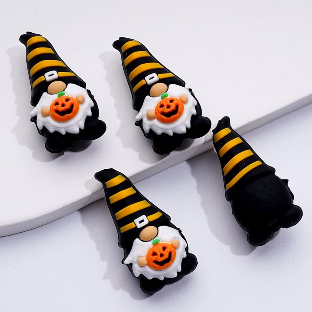 3Dかわいいノームがホラー顔のカボチャを持ち、ハロウィーンシリコンフォーカルビーズ