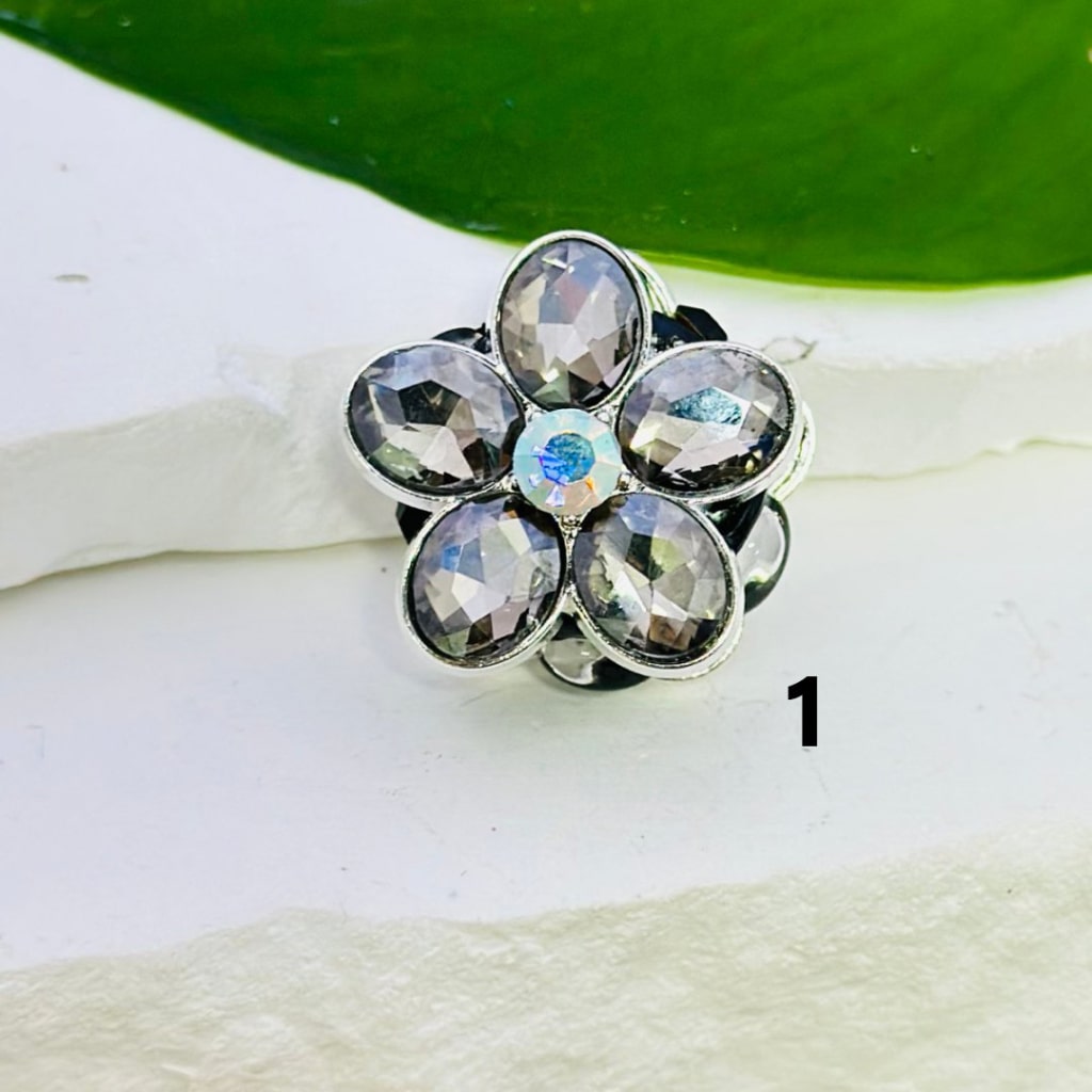 繊細なファンシーシルバー合金の花、カラフルなABラインストーン、オーバルパール、粘土ビーズ、約26MM