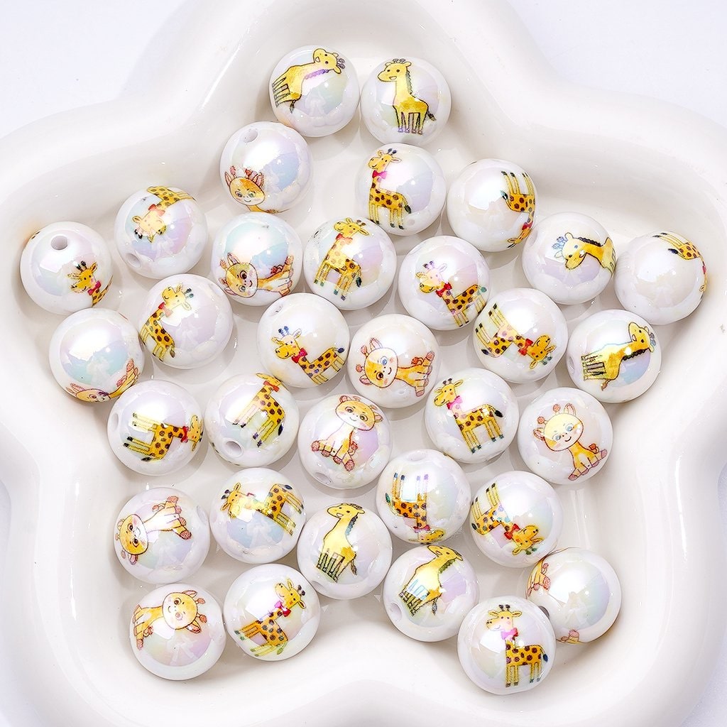 UV Coating Cute Giraffe White Round Acrylic Beads, 16MM, Random Mix