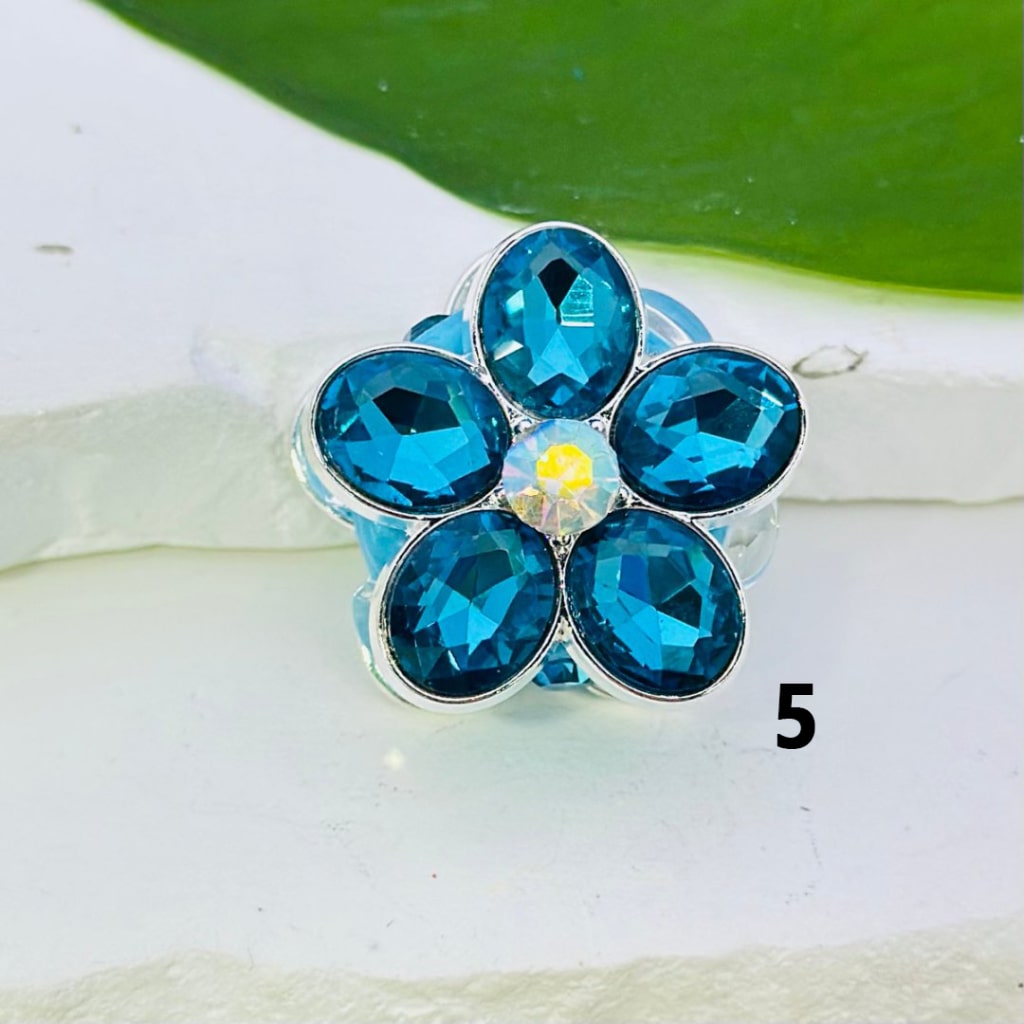 繊細なファンシーシルバー合金の花、カラフルなABラインストーン、オーバルパール、粘土ビーズ、約26MM
