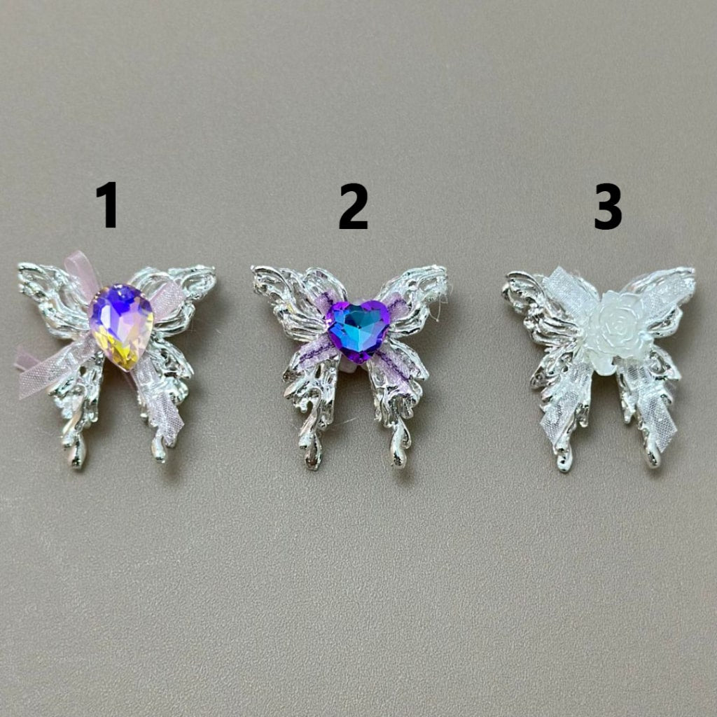 絶妙なシルバー合金の蝶とリボンのミニフラワーオーバルハートウォータードロップシェイプダイヤモンド、約32×32MM。説明をお読みください。