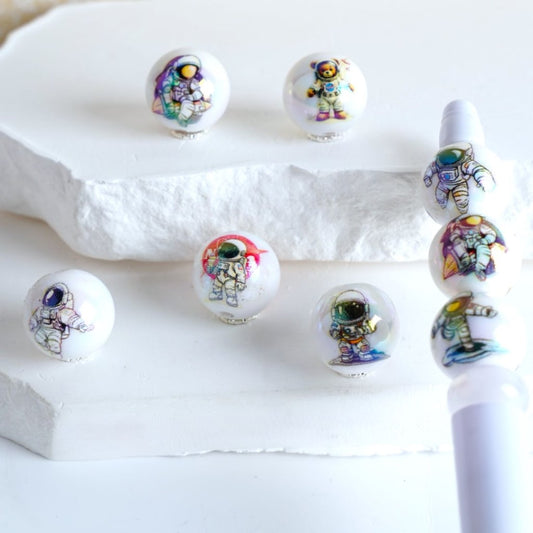 UV Coating Space Astronauts White Round Acrylic Beads, 16MM, Random Mix
