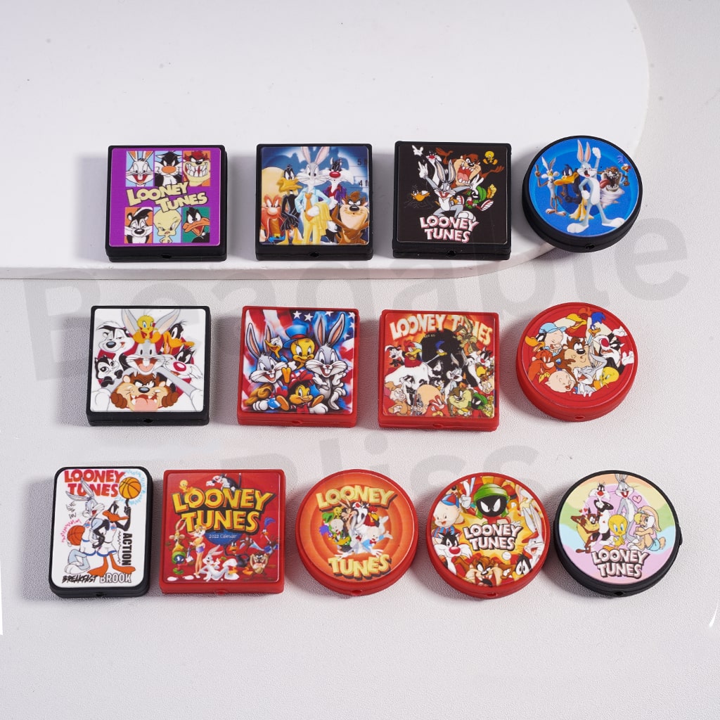 Silicone Focal Beads Rabbit Duck Dog Character Series with Different Color Background, Random Mix