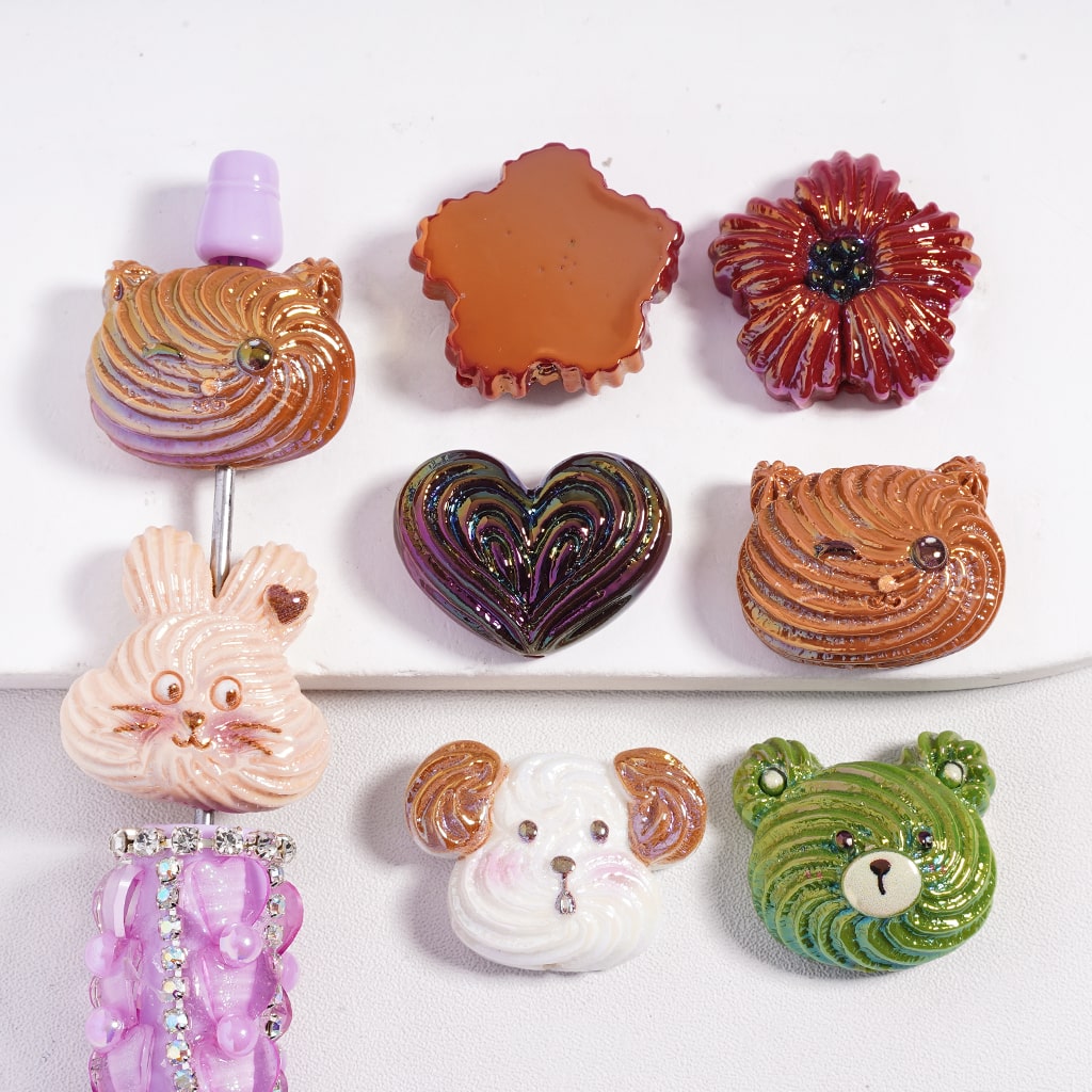 Acrylic Beads UV Coating Cute Animals Series with Swirl Texture, Random Mix