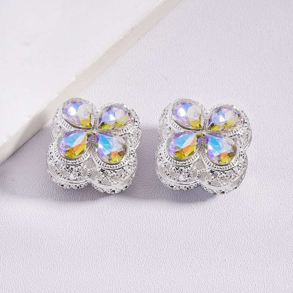 絶妙な中空シルバー合金四つ葉のクローバービーズ、カラフルな光沢のあるラインストーン付き、約19×19MM