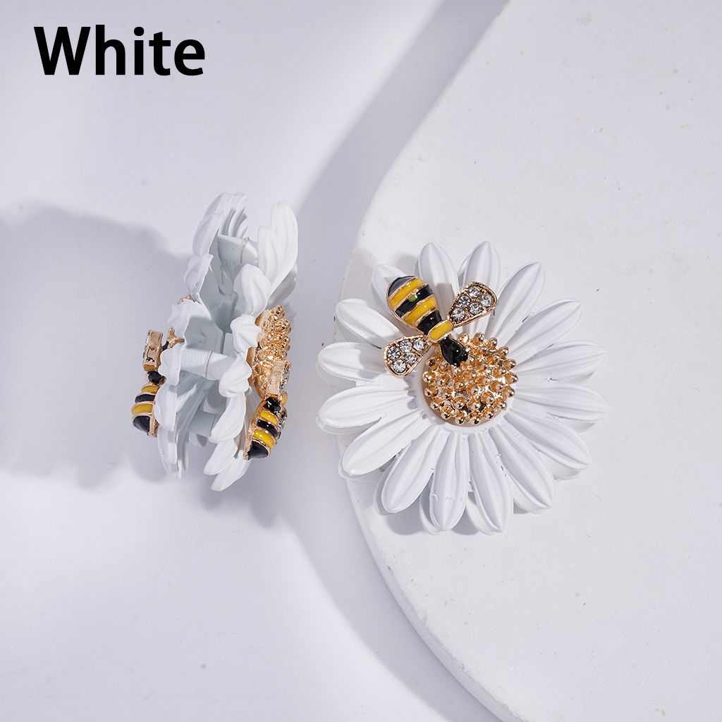 Alloy Beads with Sparkling Bee-Kissed Daisy Flower, 37*37MM, Multi-Color