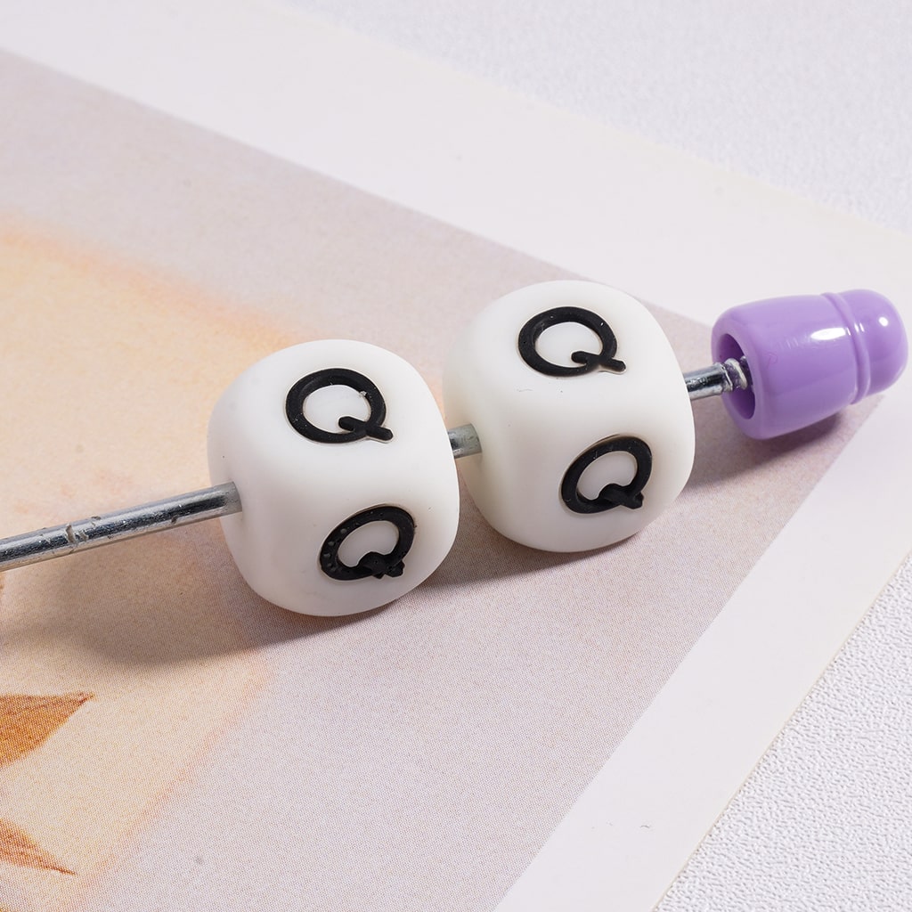 光るキューブシリコン文字ビーズ、12mm、暗闇で光る