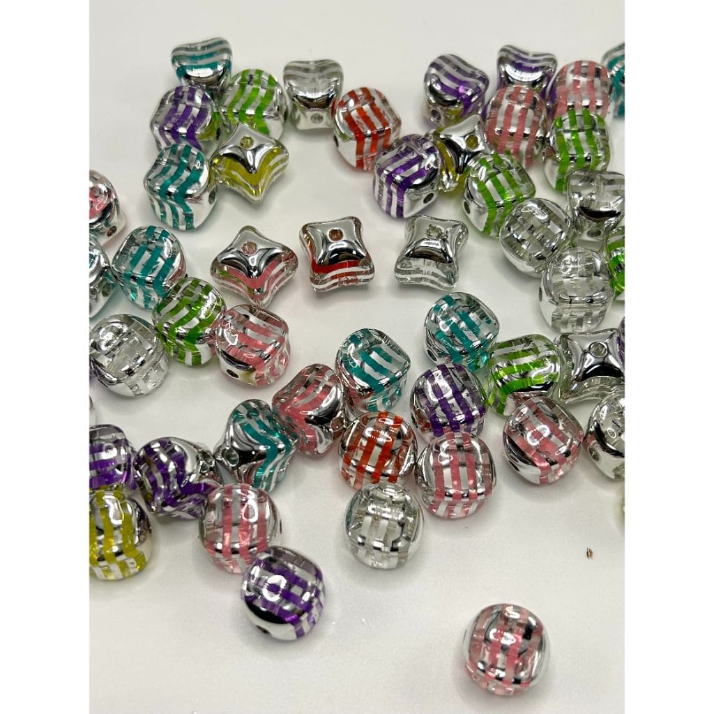 不規則な形のアクリルビーズ、シルバーストライプ、ランダムミックスカラー