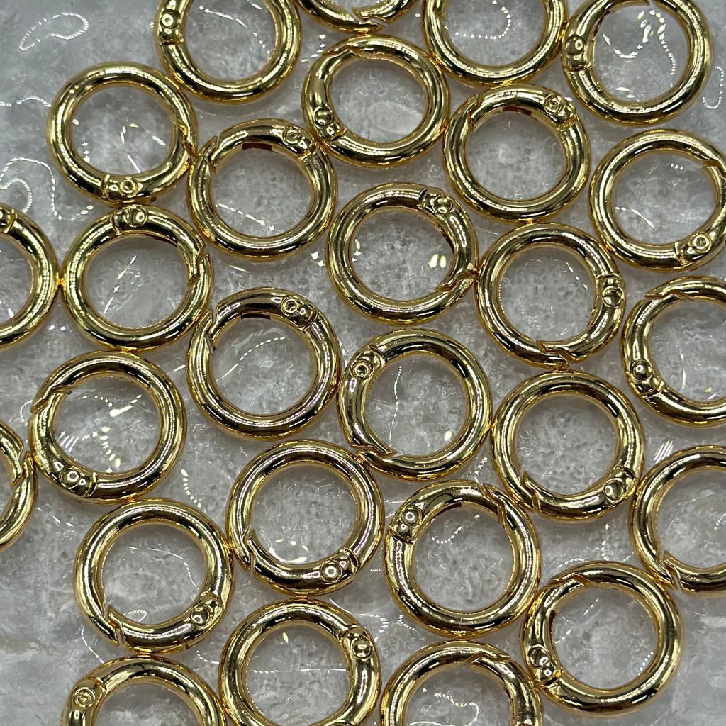 留め金 耐久性のあるキーチェーン クロージャー ラウンド キーリング ロック ゴールドカラー アクリルビーズ 20mm