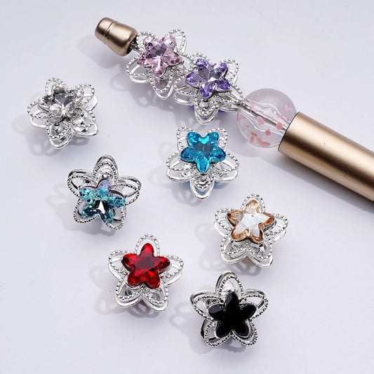 絶妙なファンシーシルバー合金の5枚の花びらの花のビーズ、マルチカラーの光沢のあるラインストーン付き、約19MM