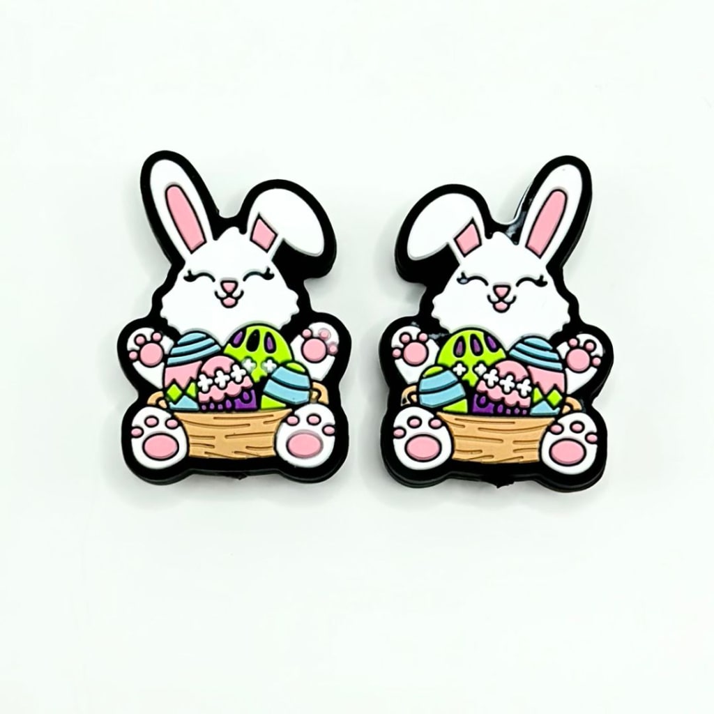 かわいい白いウサギがバスケットの中にカラフルな卵を持っているイースターシリコンフォーカルビーズ