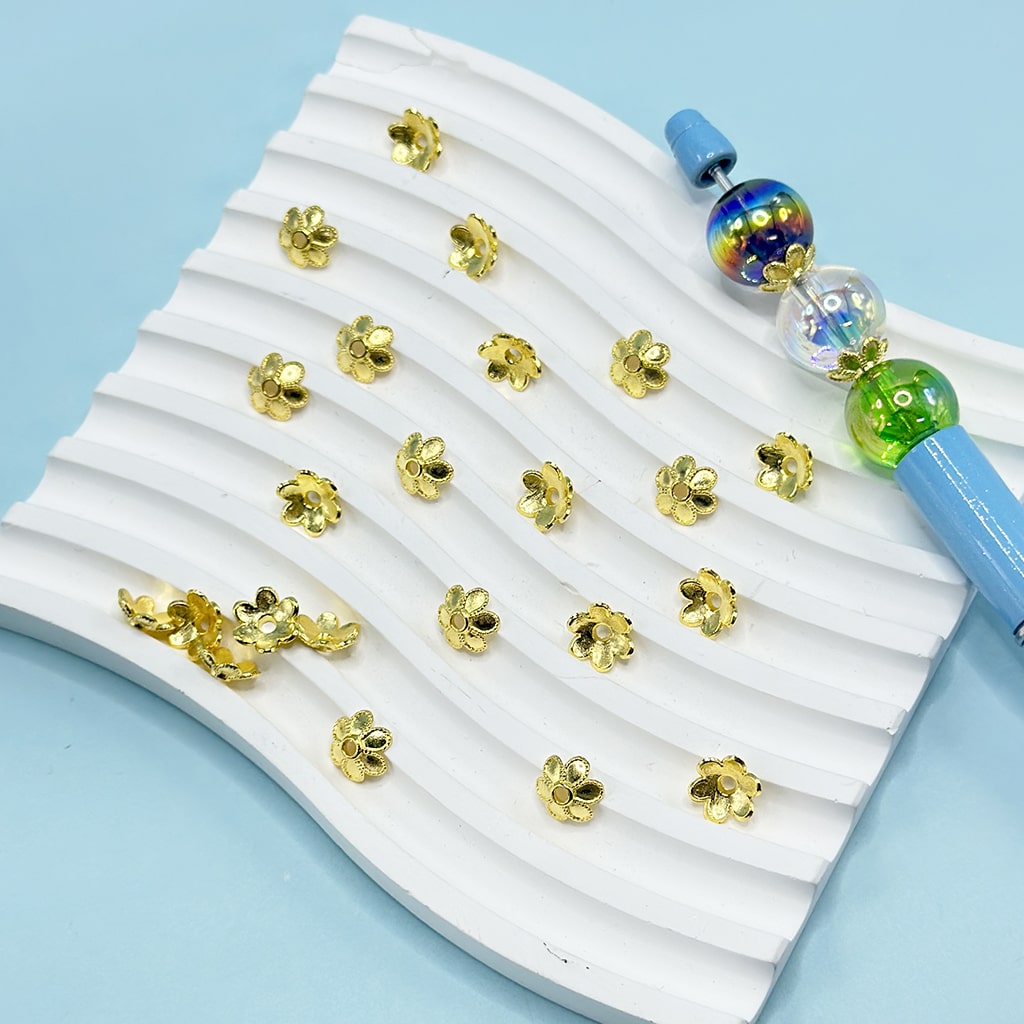 ミニかわいい6枚の花びらの花の形シルバーカラーメタルビーズケージビーズキャップ、3.5 * 9MM