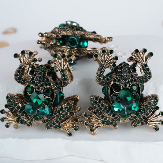 繊細なファンシーゴールド合金カエル、光沢のあるラインストーン粘土ビーズ付き、約48×47MM