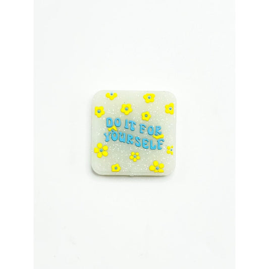 小さな黄色い花のシリコン製フォーカルビーズを自分で作る