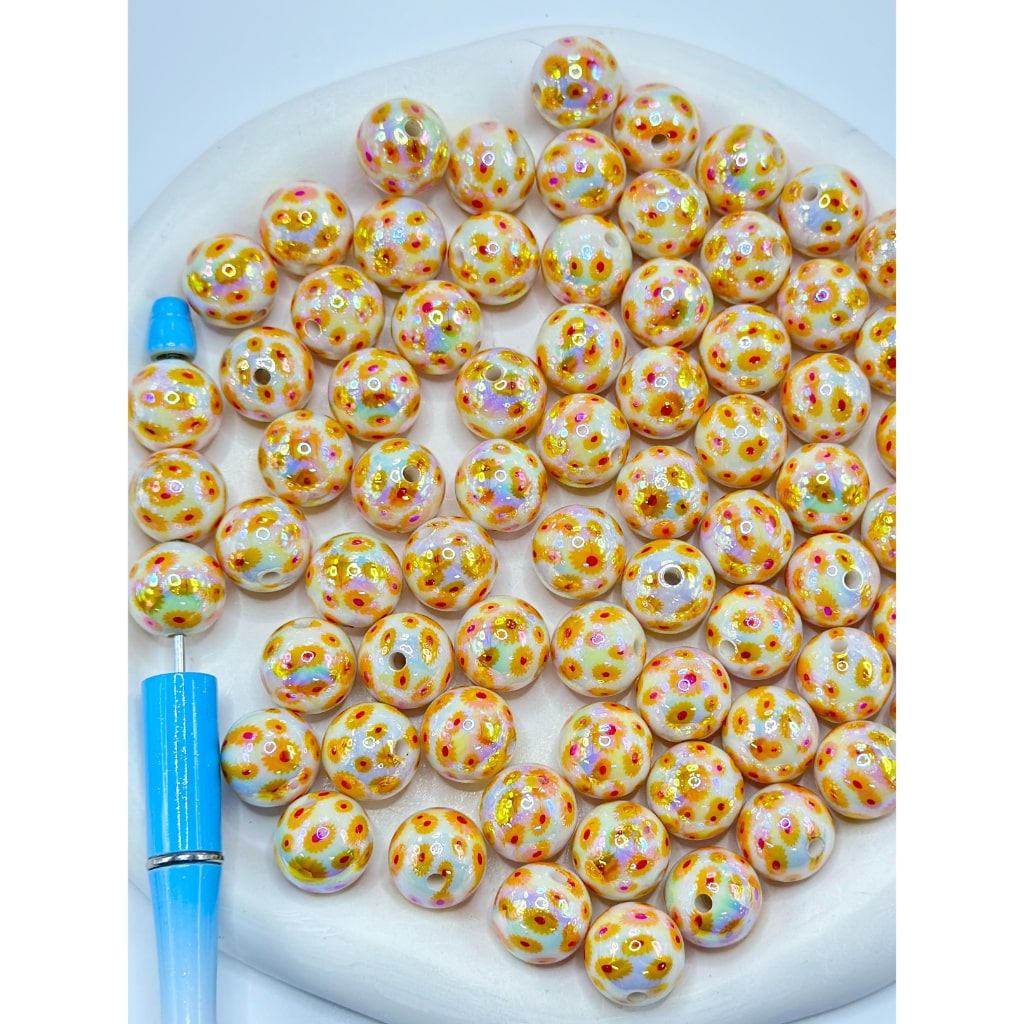 UVコーティング 小さな黄色の花柄 ホワイトラウンドアクリルビーズ ランダムミックス 16MM