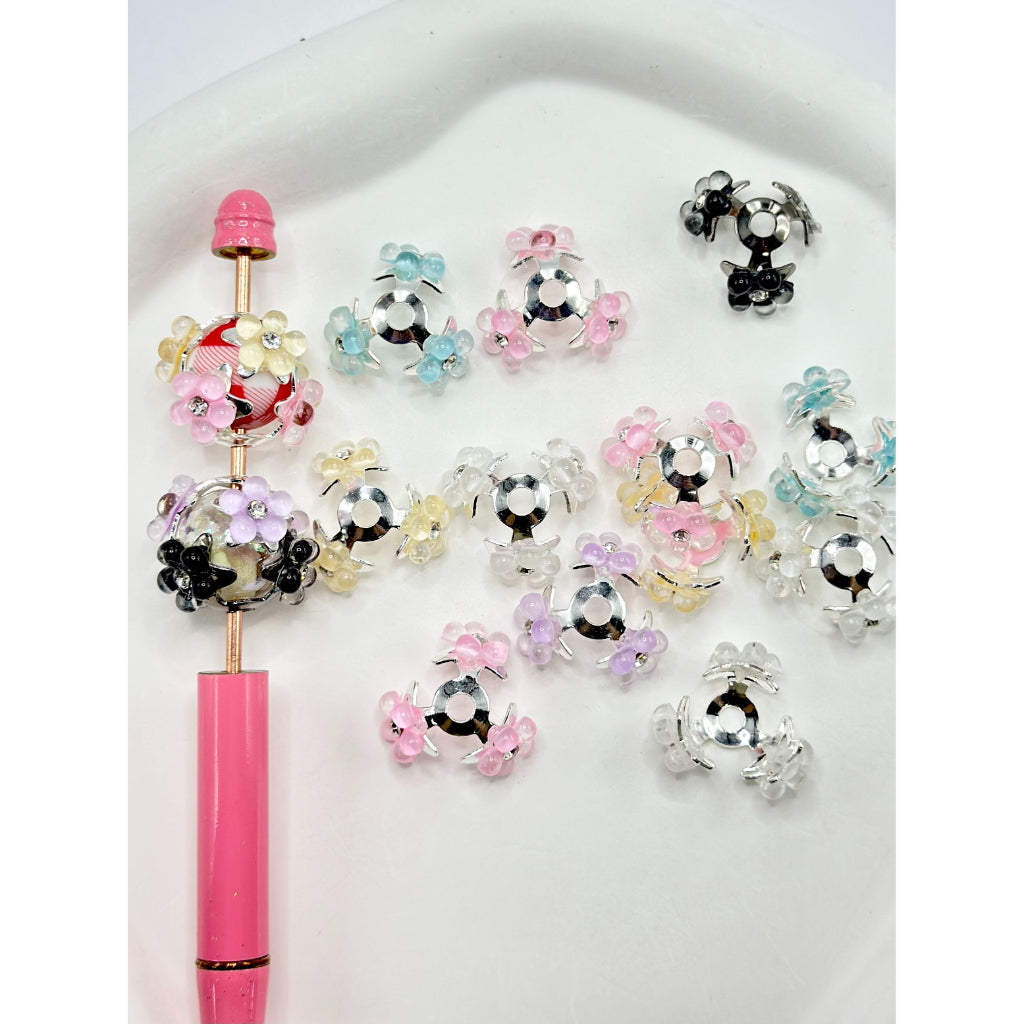 16MMビーズ用、小さな花のクリアラインストーン付き合金スタービーズケージキャップ、ランダムミックス