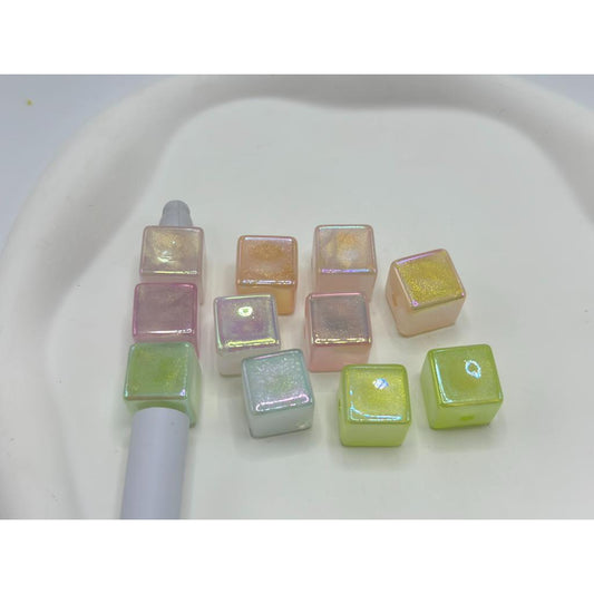 パステルカラーのキューブグリッターアクリルビーズ、ランダムミックス、14MM