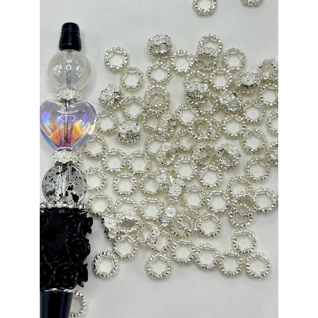 ビーズ加工可能なメタル六角形スペーサー(小粒パール付き)、10mm