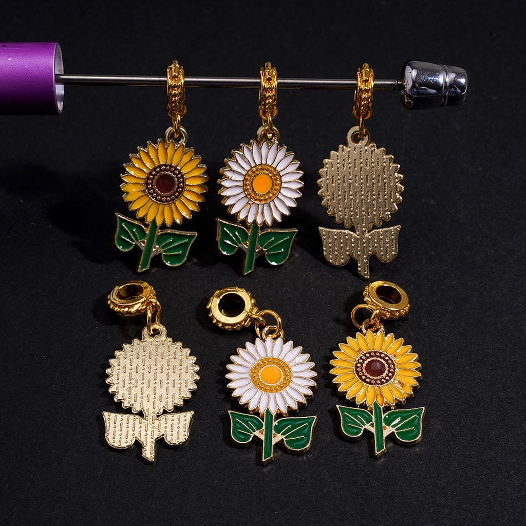 Gold Alloy Bail Jump Ring Beads with Exquisite Vivid Charm Pendants Sun Flower, White and Yellow, Jewelry Accessories, Random Mix