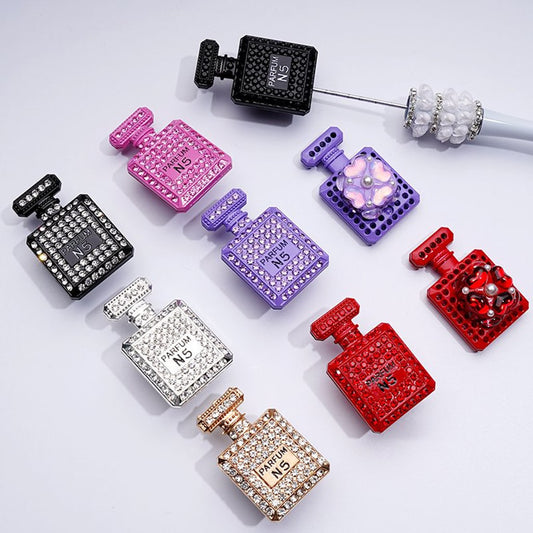 キラキラ輝くファンシー合金製パルファム香水瓶、カラフルな光沢のあるラインストーン、ホワイトパール、カラフルなハートの粘土ビーズ付き、約46×29MM