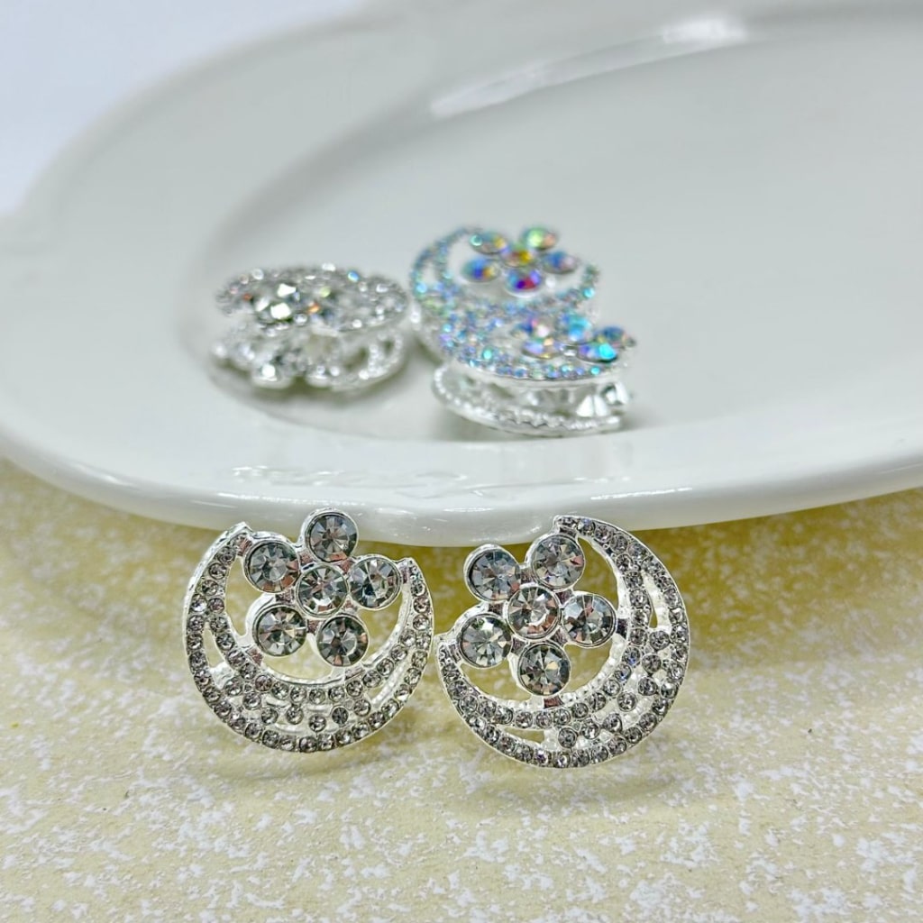 ファンシーで絶妙なキラキラ輝く合金の三日月の花と光沢のあるラインストーンビーズ、約24×24MM