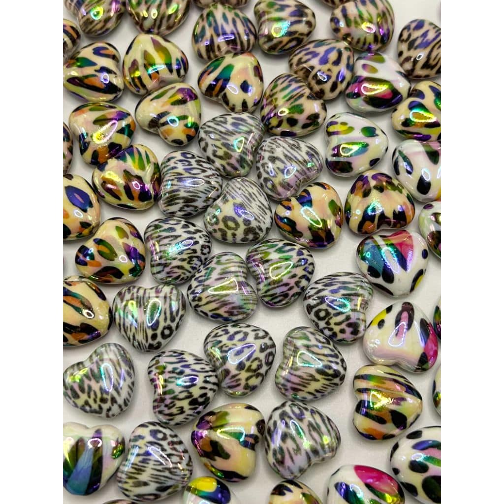 ヒョウ柄ジャガープリントハートアクリルビーズ、ランダムミックス 20mm