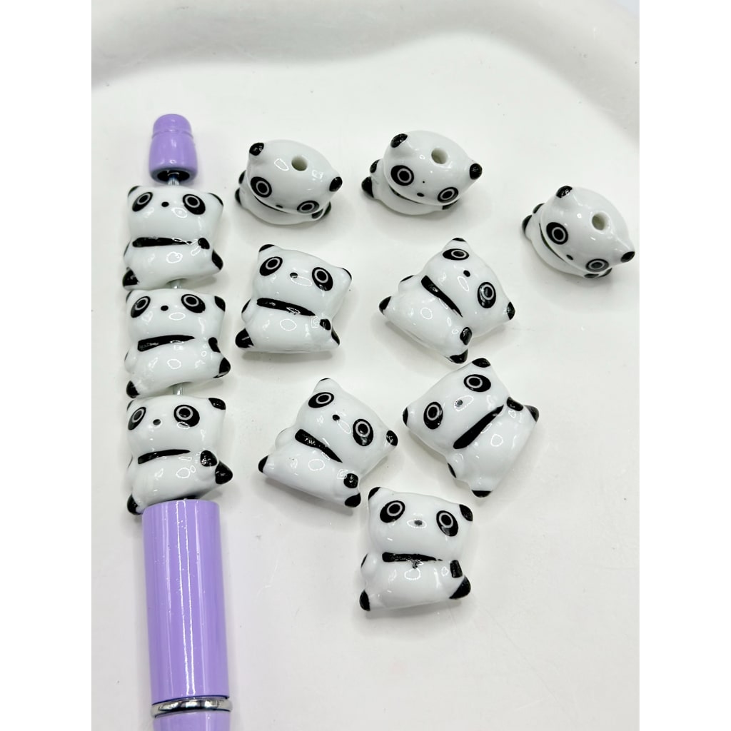 セラミック製の小さなかわいいパンダのアクリルビーズ、ランダムミックス、17MM