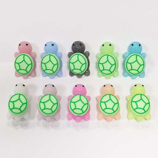 タートルビーズ、3D光るキラキラかわいいタートル、暗闇で光るトータスシリコンフォーカルビーズ、ランダムミックス