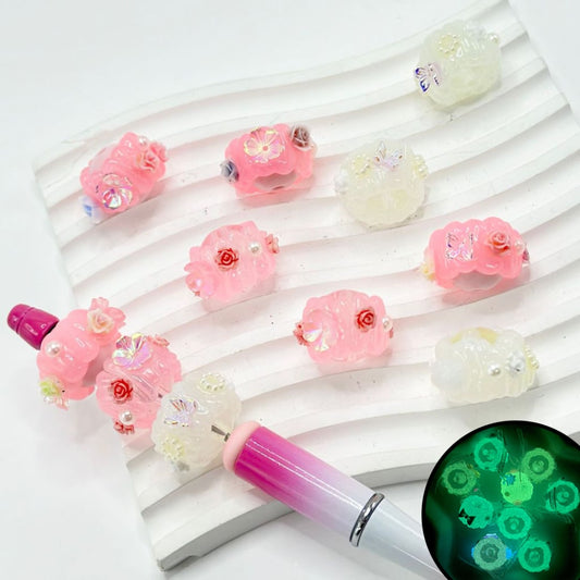 光り輝くかわいいカラフルな花、光沢のある蝶、透明なラインストーン、白い真珠、丸いアクリルビーズ、約18MM