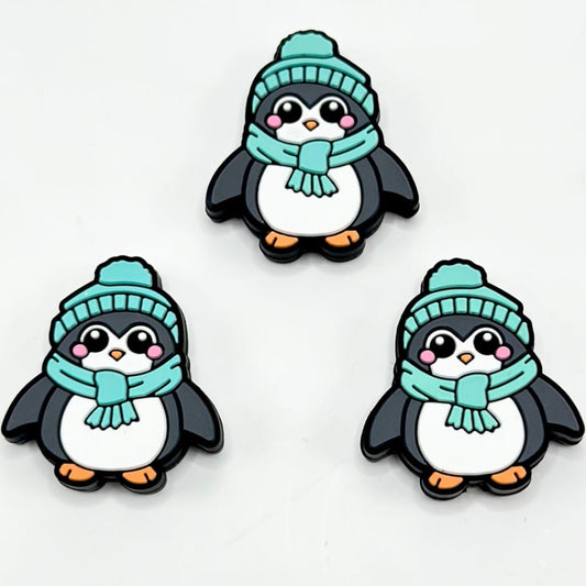 ティール色のスカーフと帽子をかぶったかわいいペンギンのシリコン製フォーカルビーズ