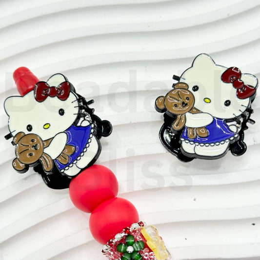 絶妙でかわいい合金HK子猫、赤い蝶結び、透明なラインストーン、オーバルパール、粘土ビーズ付きのおもちゃのクマを抱えています。約36×30MM