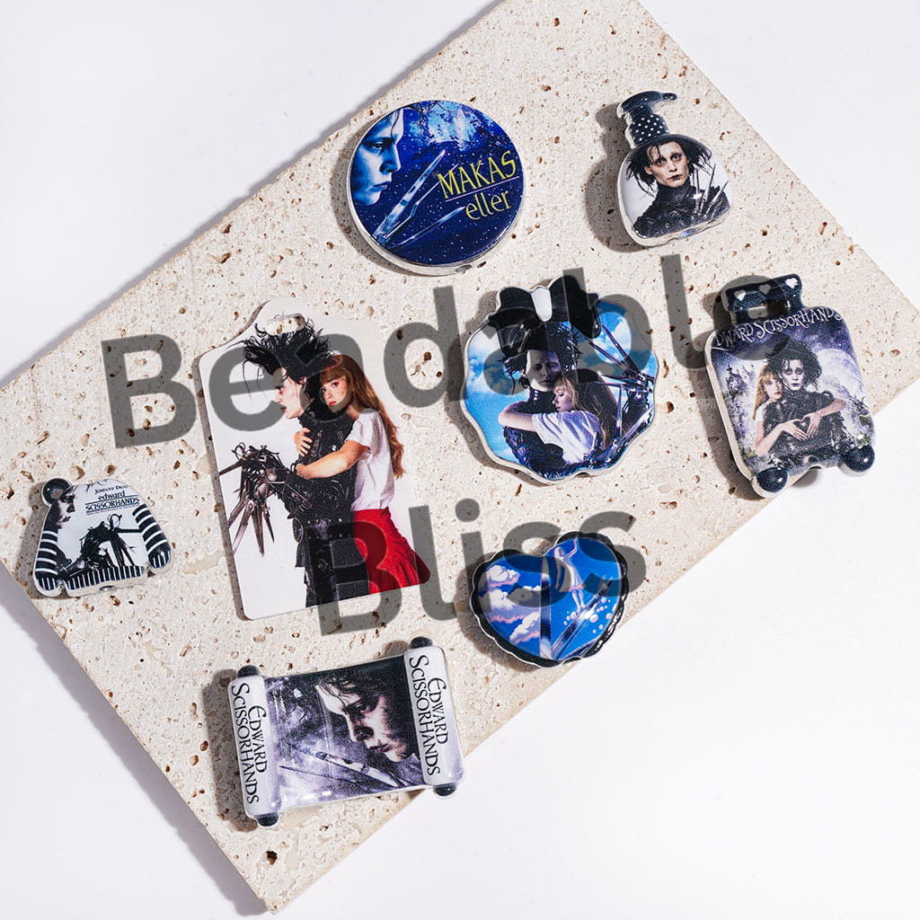 Lonely Scissorhands Robot Character Series Acrylic Beads and Pendants, Silver Edge Style, Random Mix