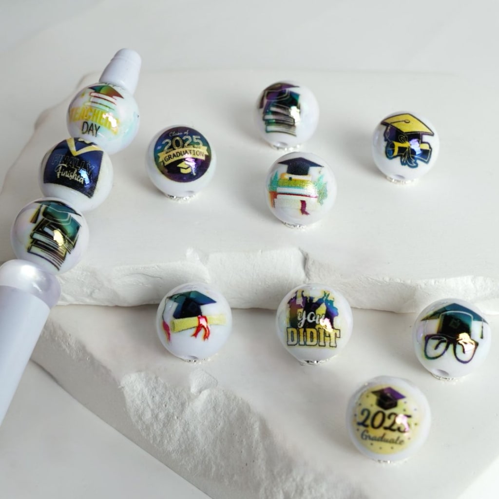 UV Coating 2025 Graduation White Round Acrylic Beads, 16MM, Random Mix