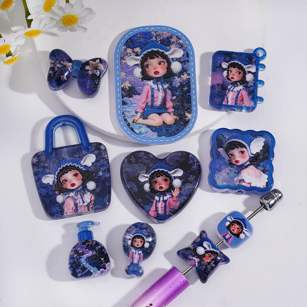 Acrylic Beads Pendants with Cute Freckled Girl Wearing Hat Prints, Blue Purple Series, Random Mix