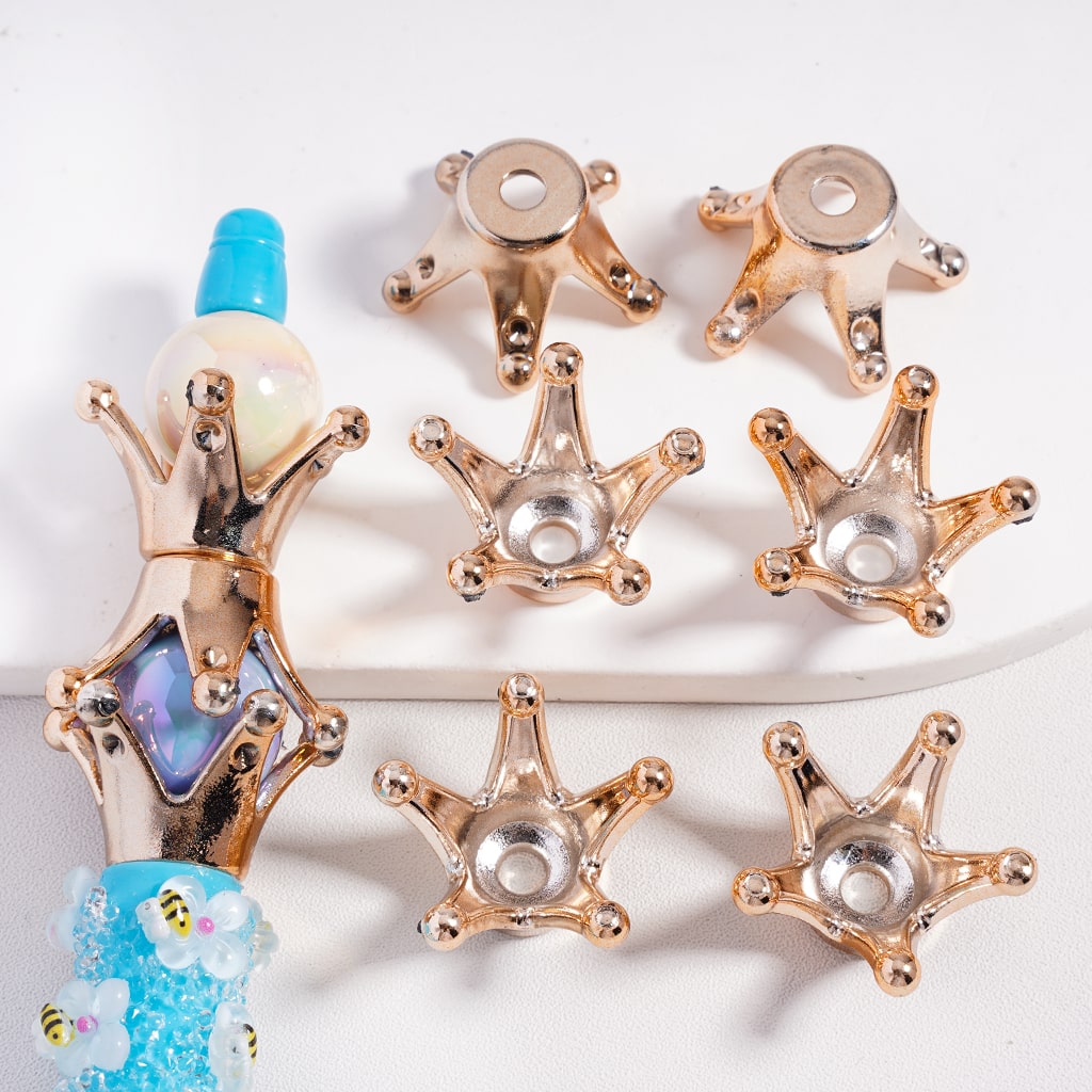 Decorative star-shaped objects with gold and silver finishes on a white background