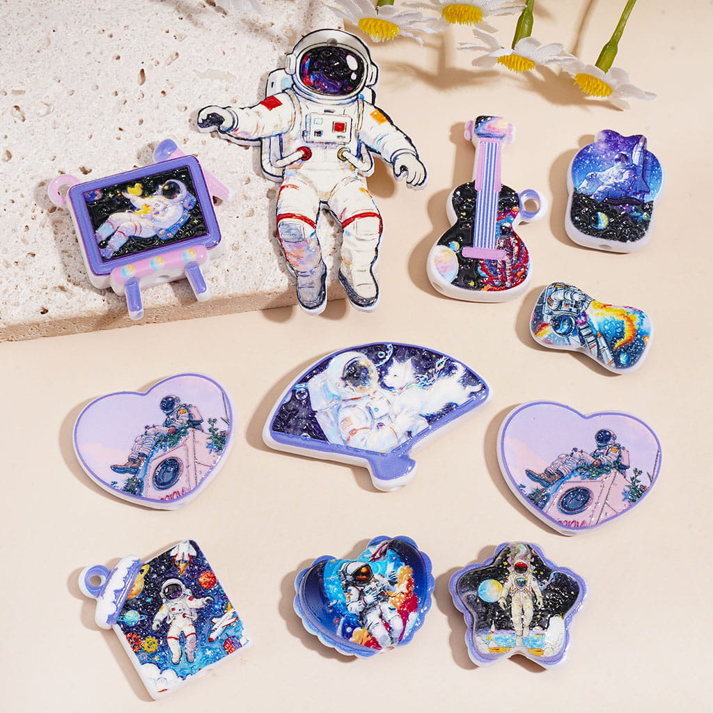 Spaceman Series Acrylic Beads Pendants, Random Mix