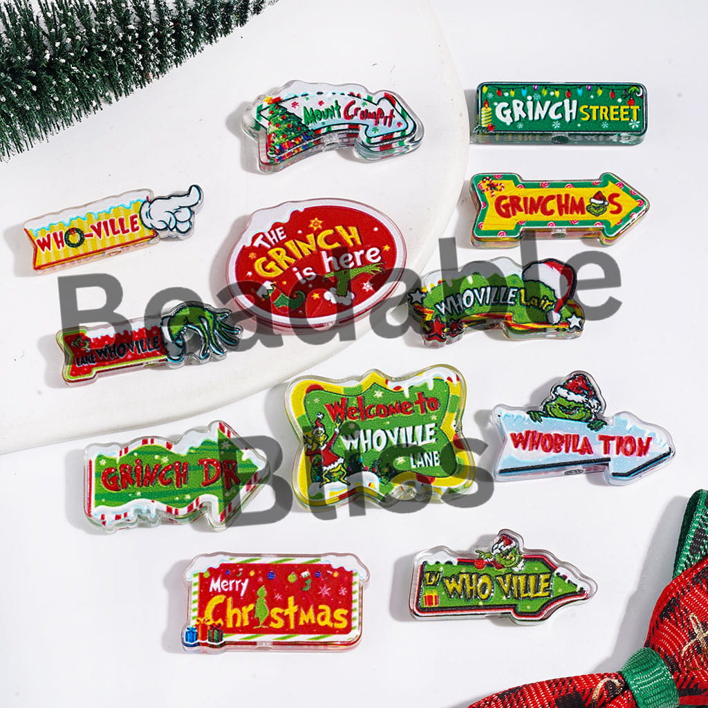 Acrylic Beads with Christmas Green Character Slogans and Street Sign, Semi-Clear, Random Mix