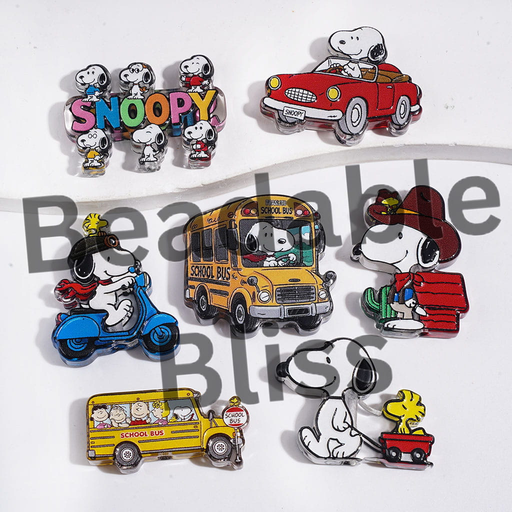 Acrylic Beads Beagle Dog Characters in Diverse Style, Semi-Clear, Random Mix