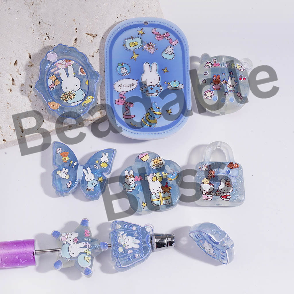 Acrylic Beads Pendants with Classic White Bunny and Cute Cat Character, Random Mix